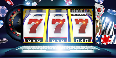 Simboli kockanja na stolu za rulet.